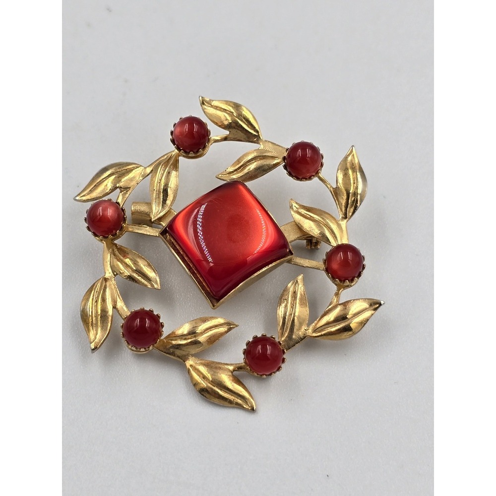 Vintage Gold Tone Red Moonglow Brooch Pin Wreath Leaf Design Mid-Century Jewelry